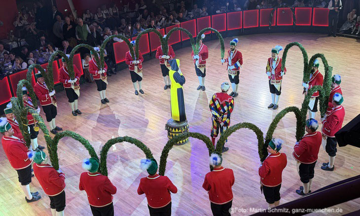 Die Sch&auml;ffler im Ballsaal des Oide Wiesn B&uuml;rgerballs absolvierten an diesem Abend ihren 170. Auftritt in dieser Saison (&copy;Foto. Martin Schmitz) 